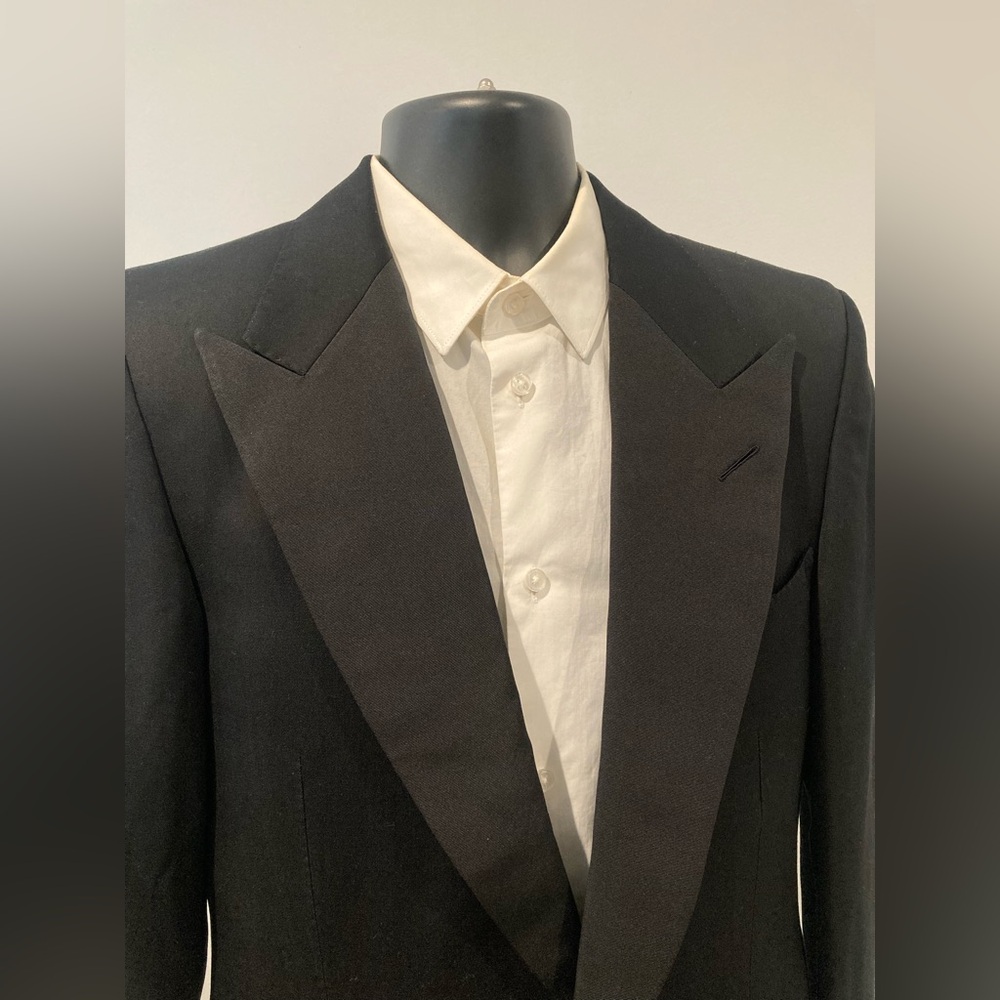 $3995 Tom Ford black wool mohair tuxedo dinner jacket silk peak lapel